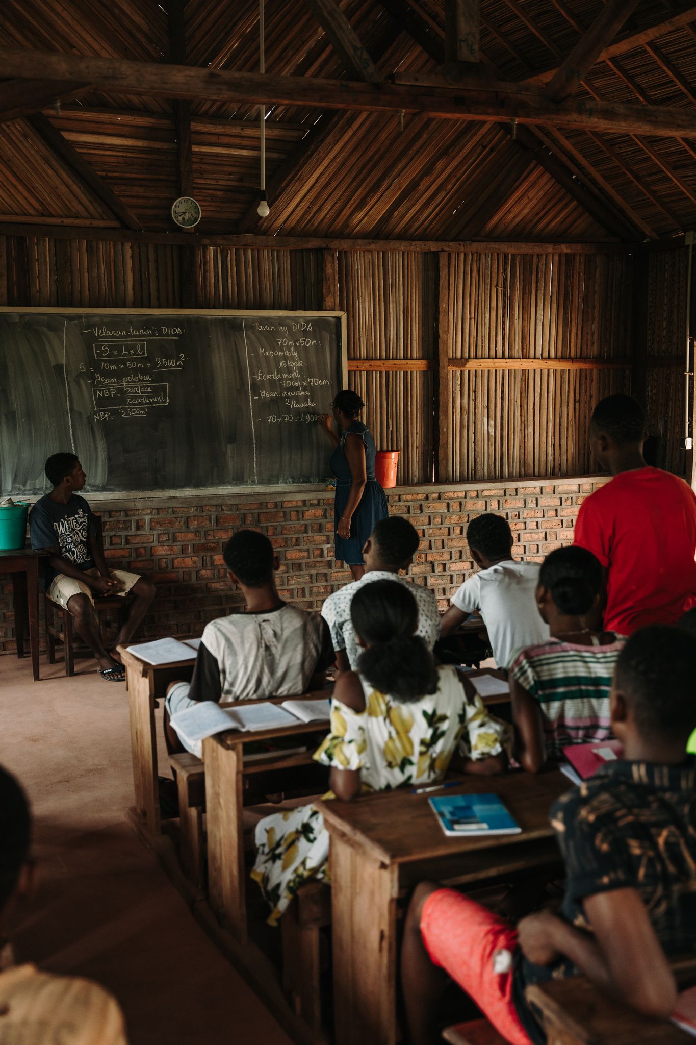 dans une classe d'école de mahadera